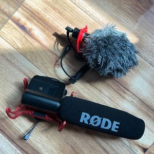 Set of 2 camera mics - perfect for content creators / vlogging